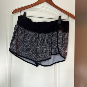 Lululemon speed up shorts. Gray and black. 4” size 6